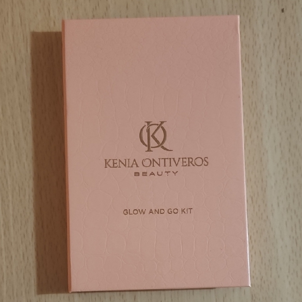 Kenia Ontiveros Beauty Glow And Go Kit